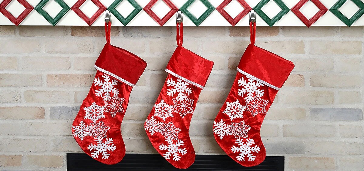 christmas stocking decorating ideas with Command
