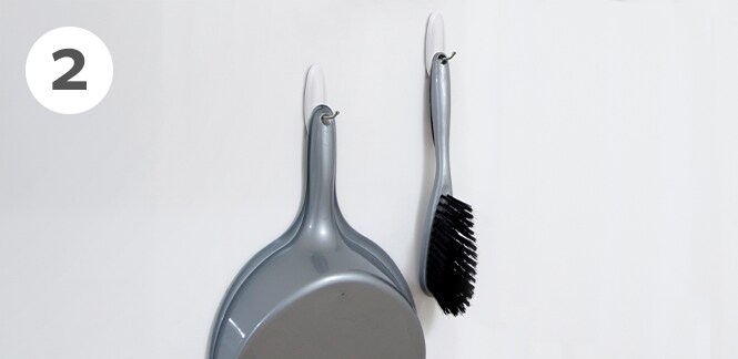 Command Medium wire hook for dustpan and brush

