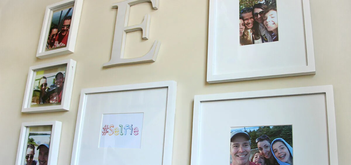 how to make a selfie wall with command picture hanging strips
